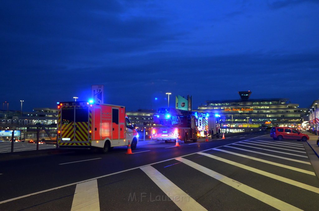 Bombenalarm Flughafen Koeln Bonn P01.JPG - Miklos Laubert